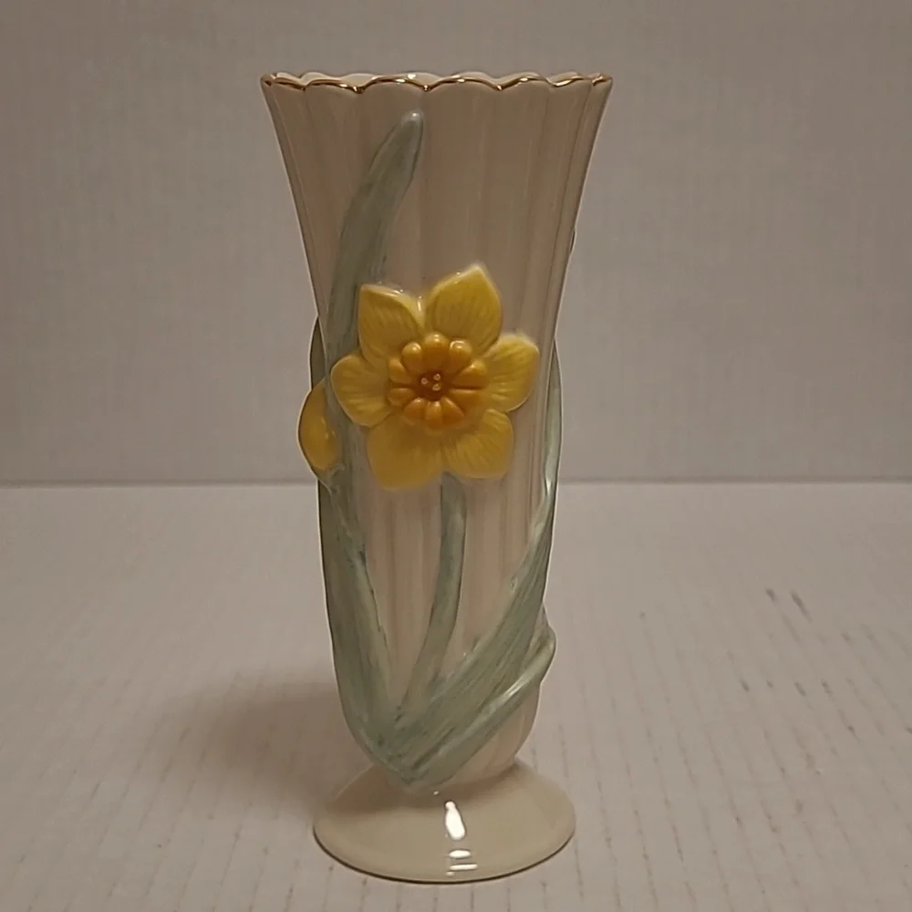 Lenox Daffodils in Bloom Bud Vase with Gold Trim